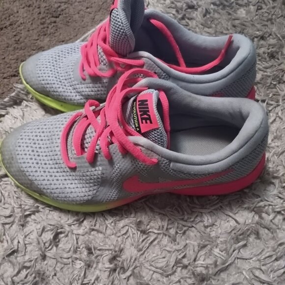 Youth 7 nikes - Picture 2 of 6